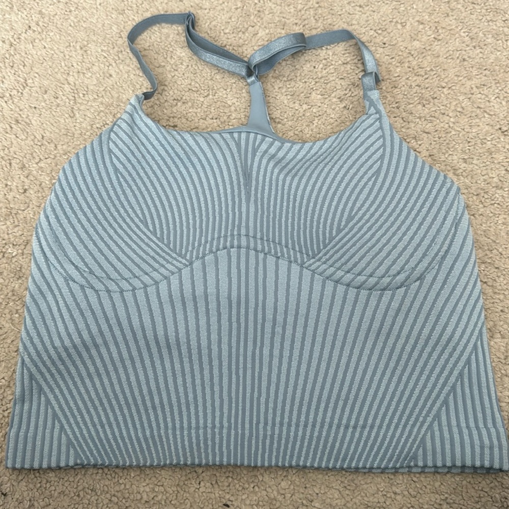 Lululemon athletica sports bra blue size 4